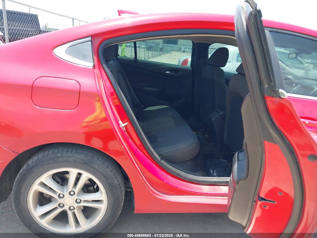 2018 Chevrolet Cruze LT Auto photo 8