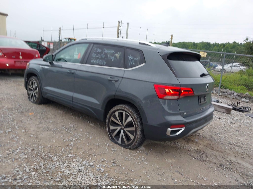 2022 Volkswagen Taos 1.5T SE photo 3