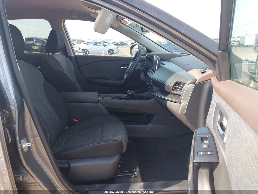 2023 Nissan Rogue SV FWD photo 5
