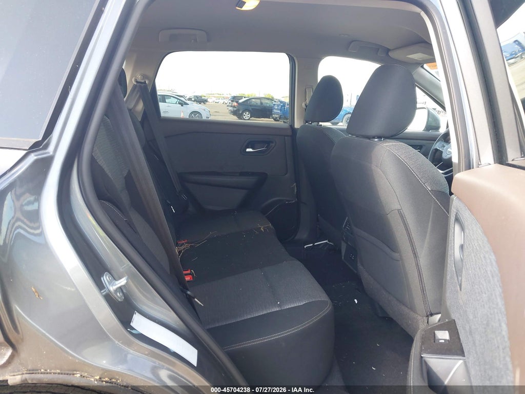 2023 Nissan Rogue SV FWD photo 8