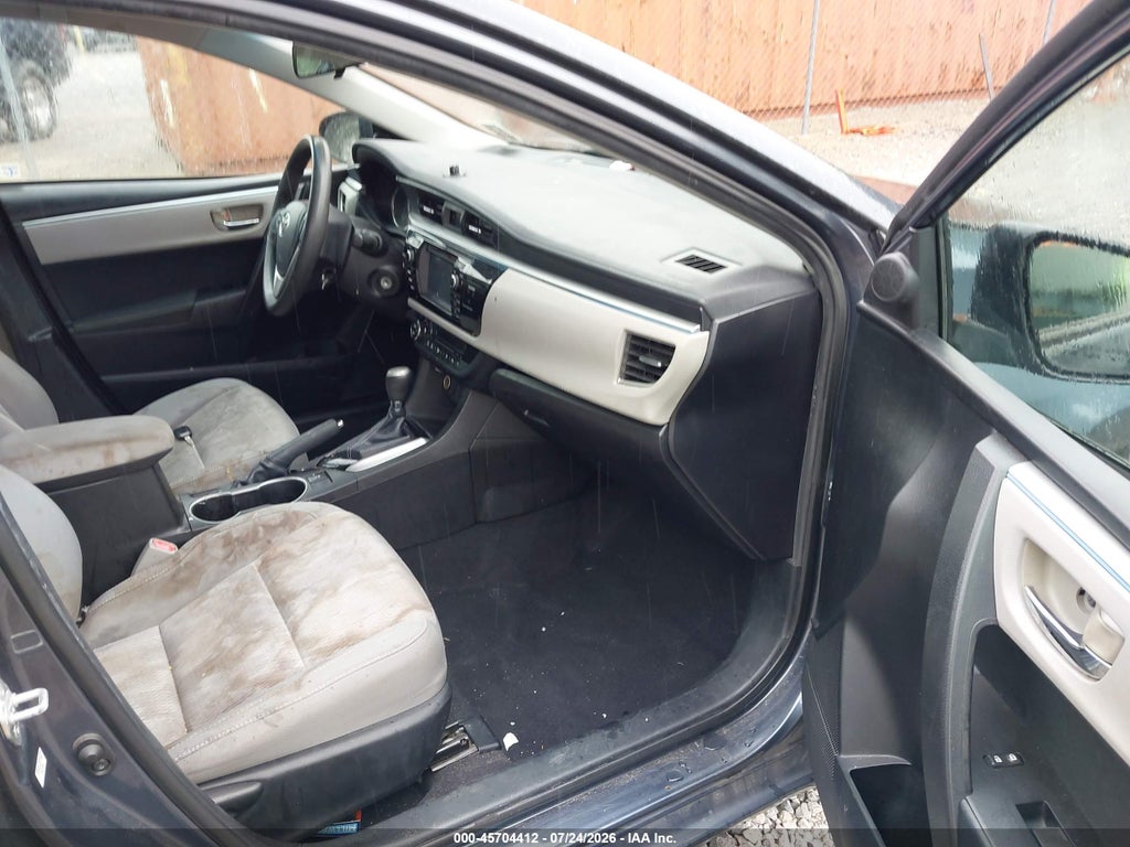 2015 Toyota Corolla LE photo 5