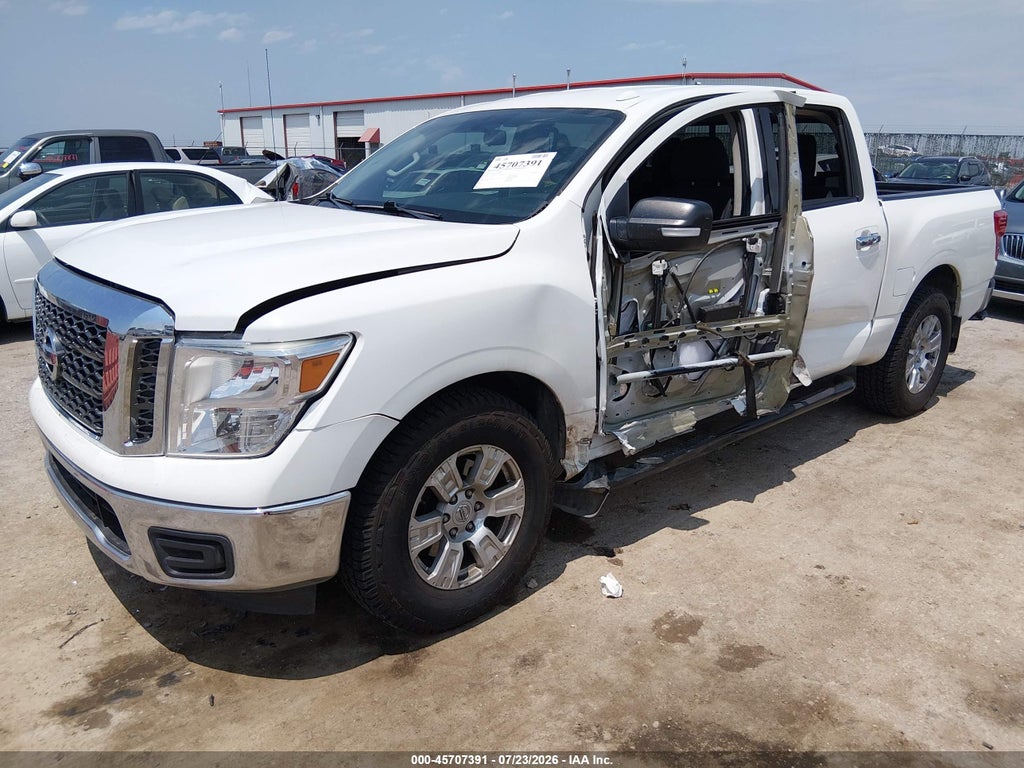 2018 Nissan Titan SV photo 2