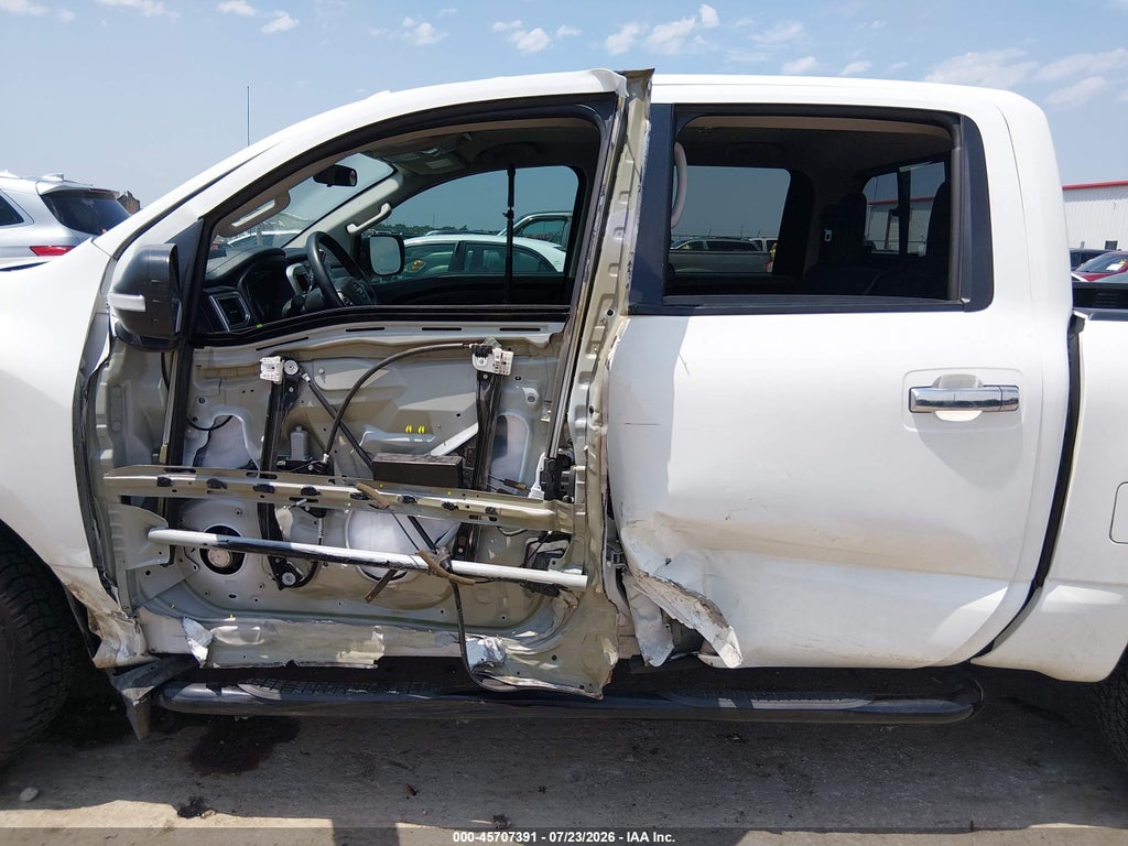 2018 Nissan Titan SV photo 6