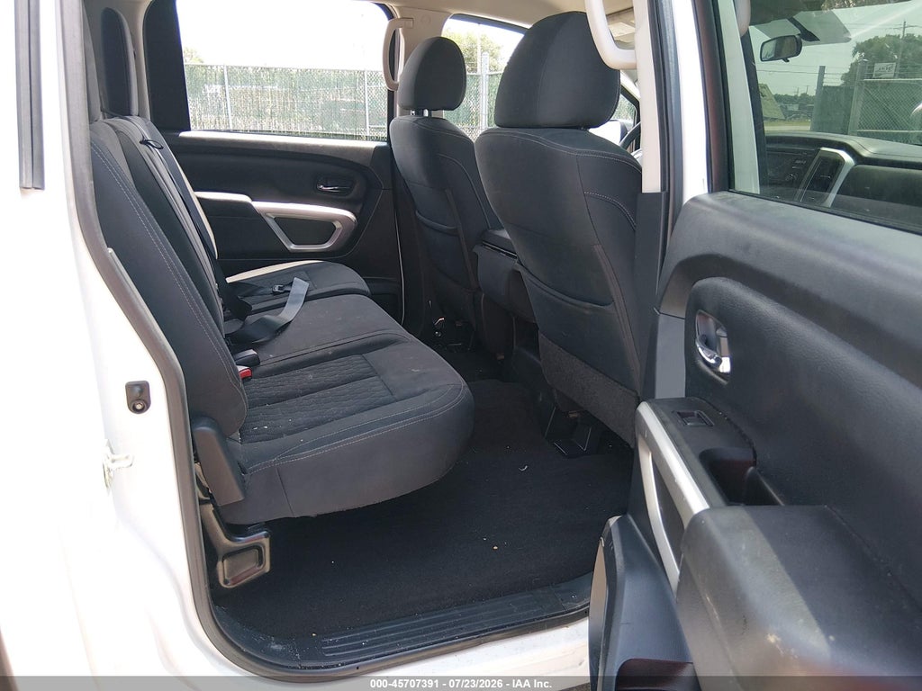 2018 Nissan Titan SV photo 8