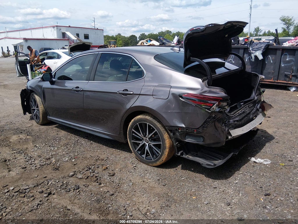 2021 Toyota Camry SE photo 3
