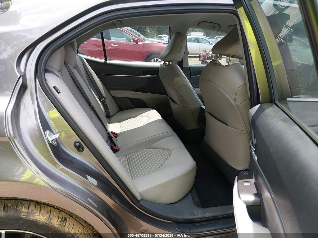 2021 Toyota Camry SE photo 8