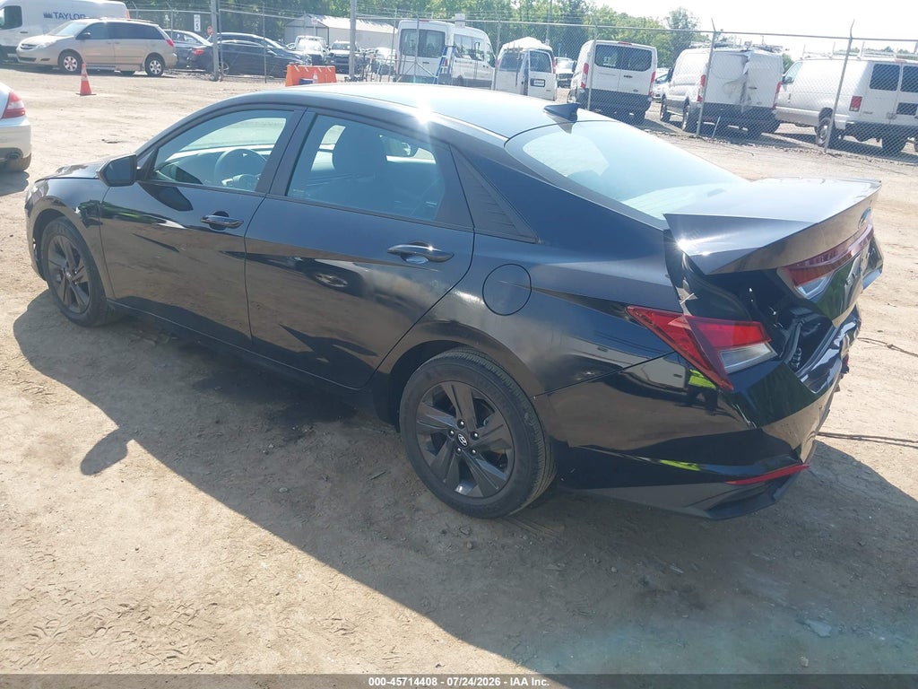 2023 Hyundai Elantra SEL photo 3