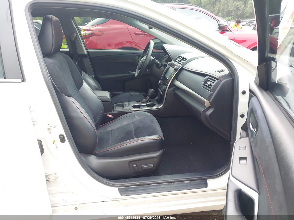 2017 Toyota Camry XSE photo 5