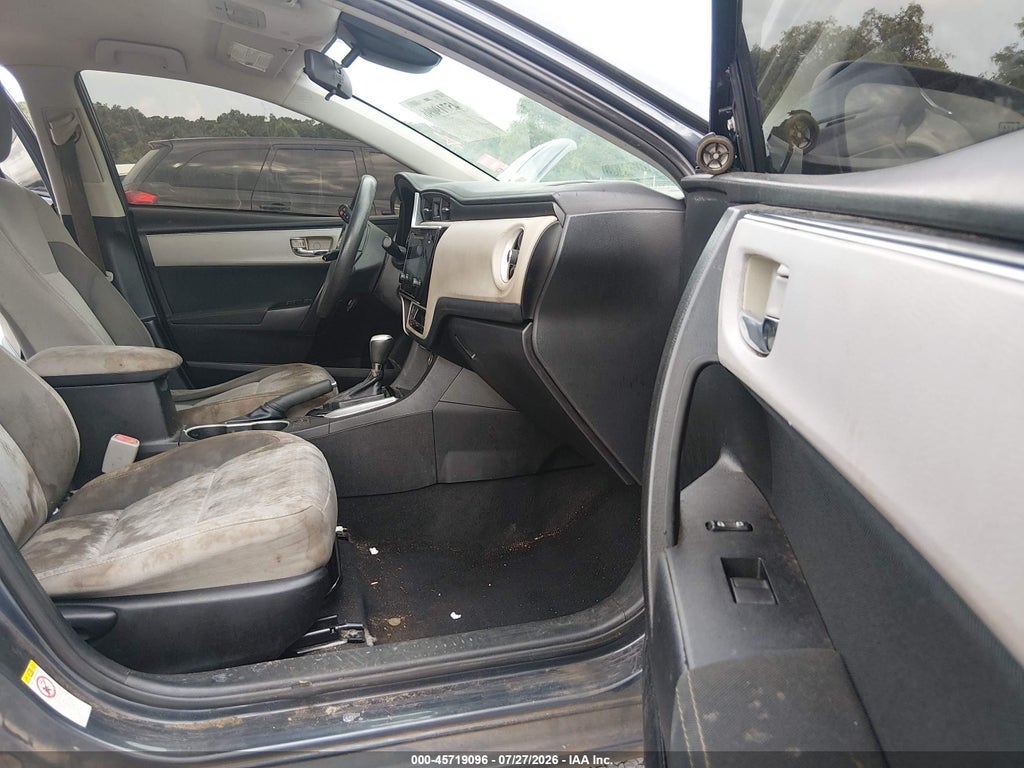 2017 Toyota Corolla LE photo 5