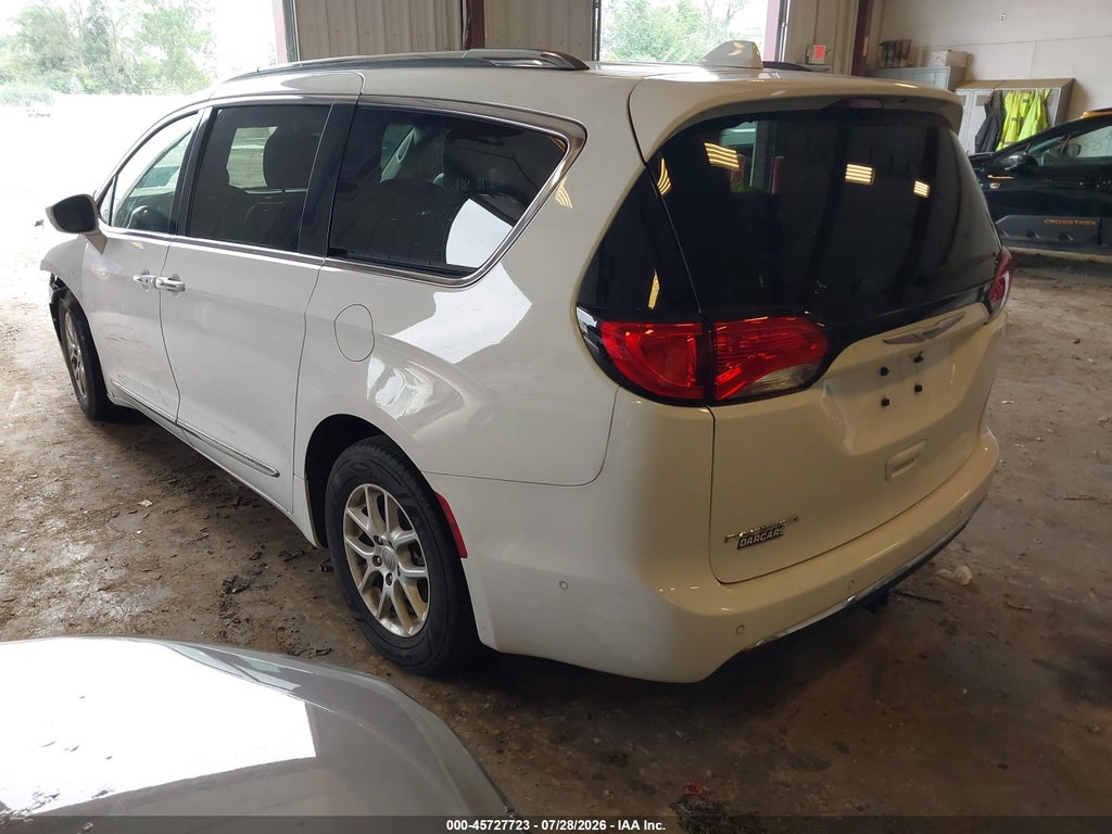 2020 Chrysler Pacifica Touring L photo 3
