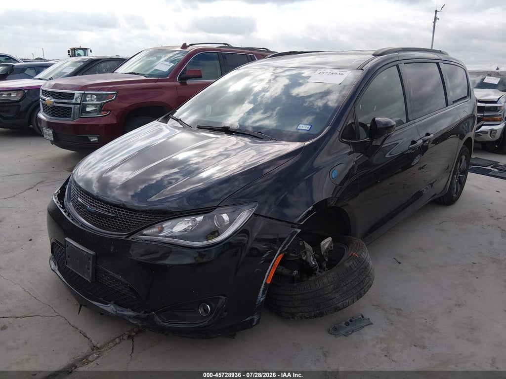 2020 Chrysler Pacifica Hybrid Touring L photo 2