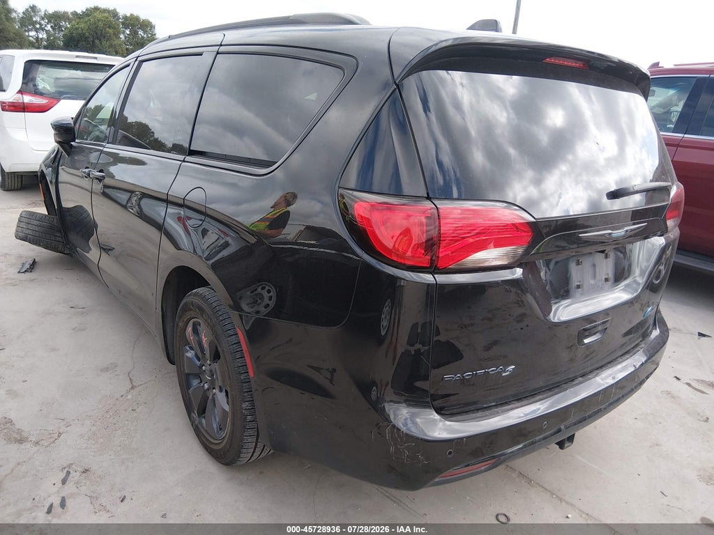 2020 Chrysler Pacifica Hybrid Touring L photo 3