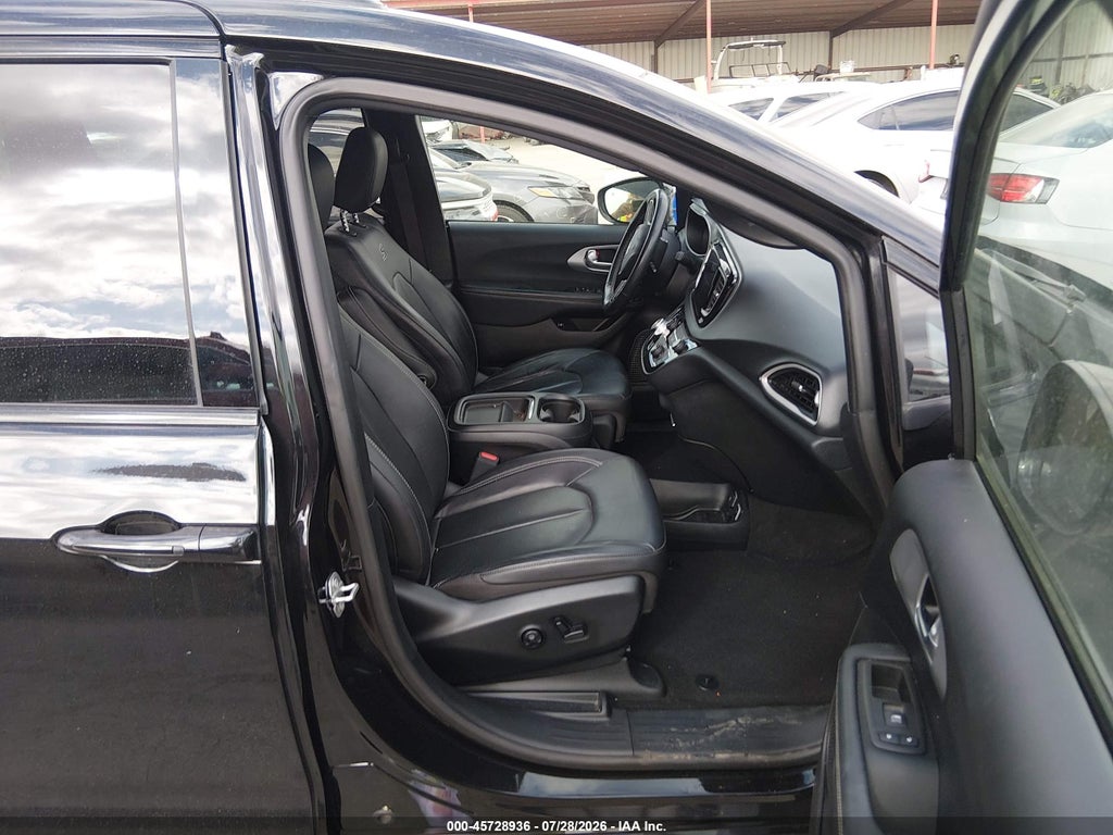 2020 Chrysler Pacifica Hybrid Touring L photo 5