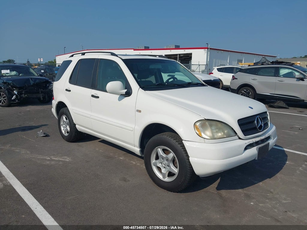 4JGAB54E4YA205369 2000 MERCEDES-BENZ ML 320 photo no. 1