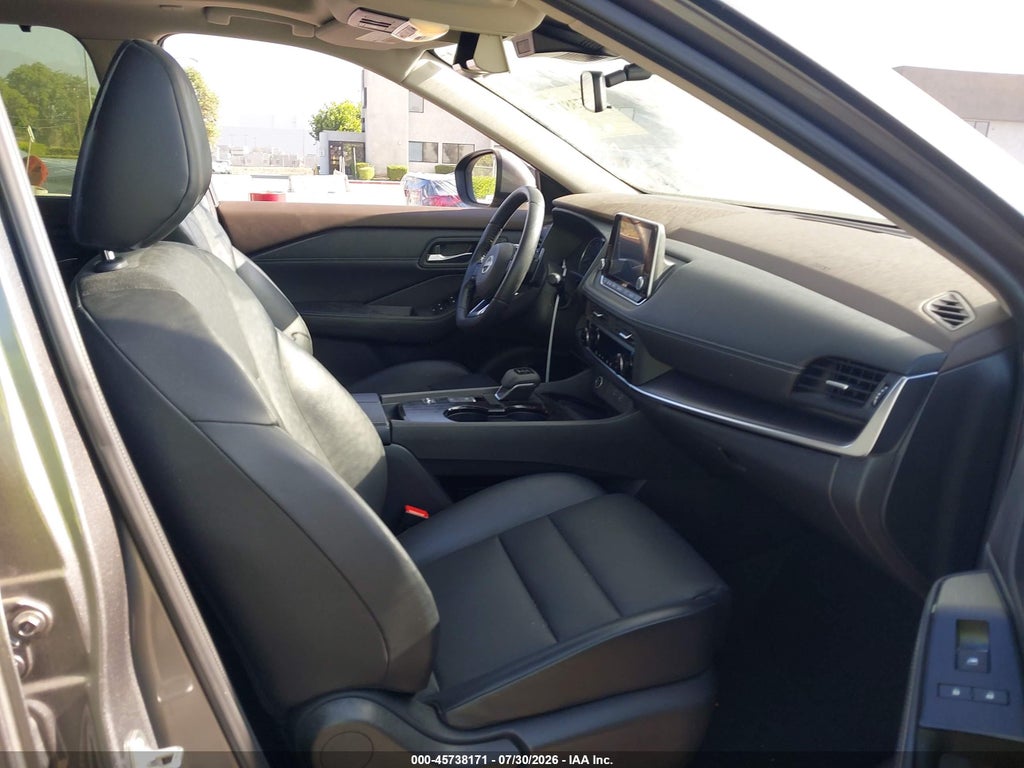 2023 Nissan Rogue SV FWD photo 5