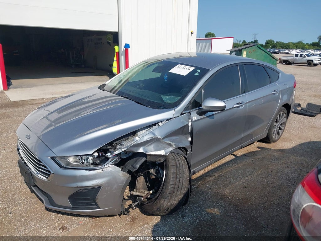 2020 Ford Fusion SE photo 2