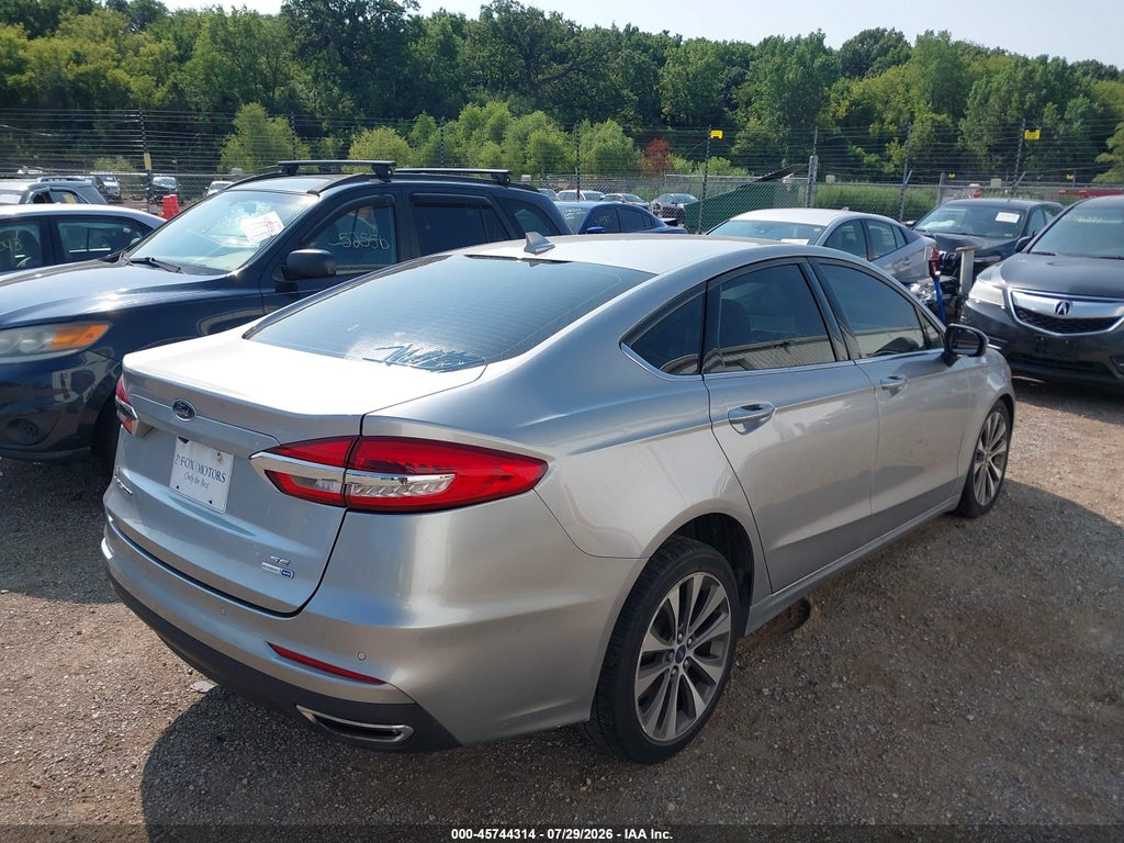 2020 Ford Fusion SE photo 4