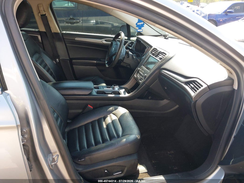 2020 Ford Fusion SE photo 5
