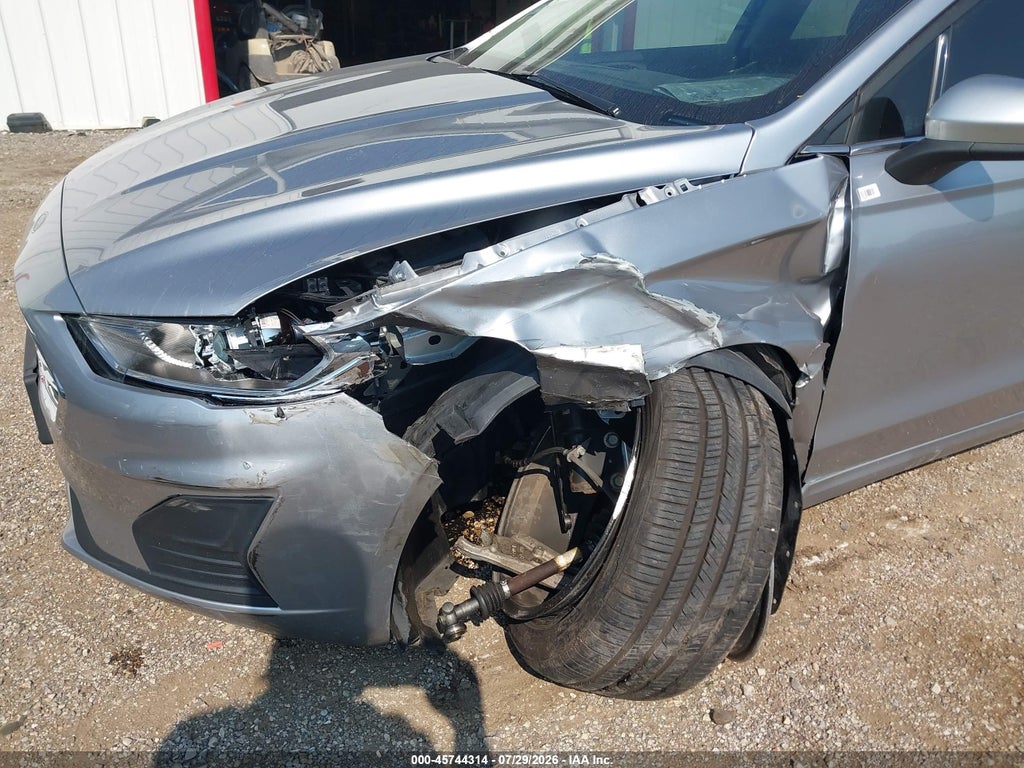 2020 Ford Fusion SE photo 6