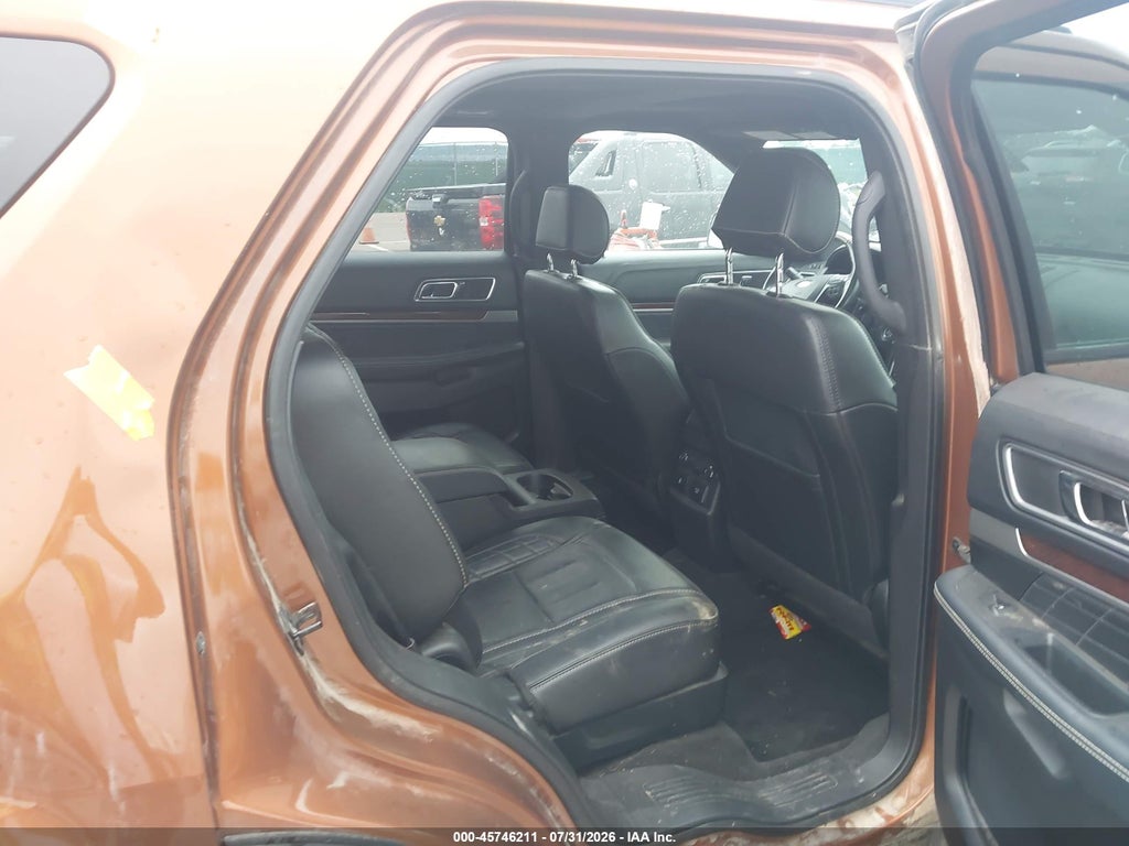 2017 Ford Explorer Platinum photo 8