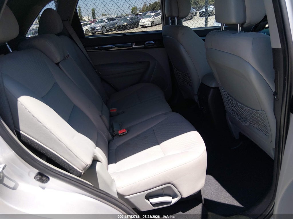 2014 Kia Sorento LX V6 photo 8