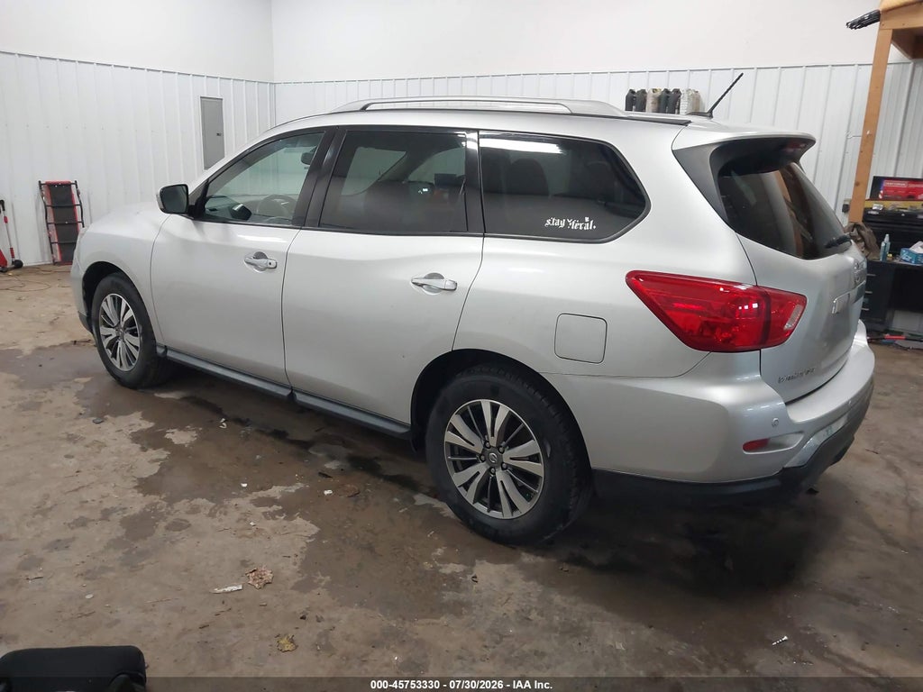 2018 Nissan Pathfinder SV photo 3