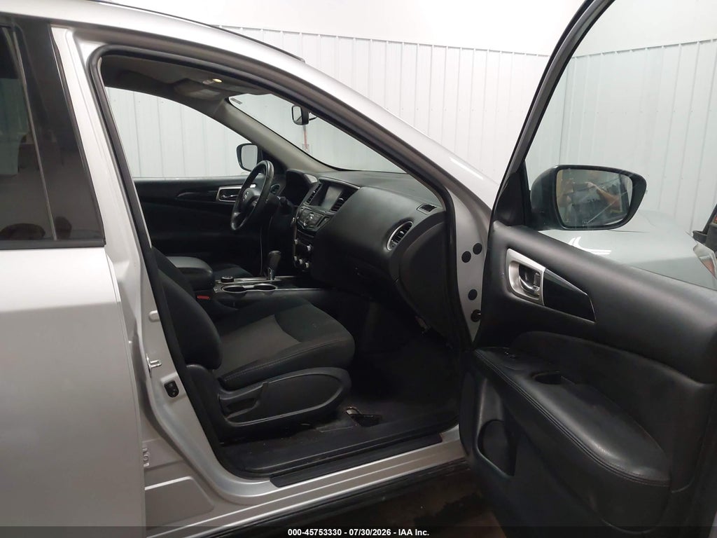 2018 Nissan Pathfinder SV photo 5
