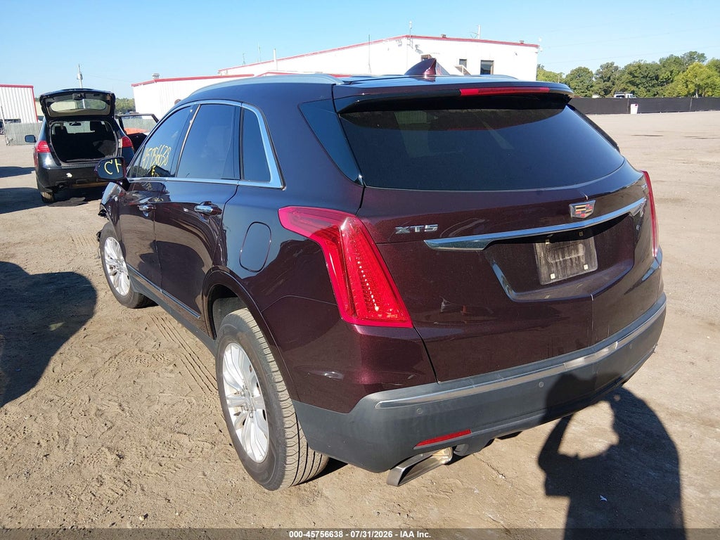 2017 Cadillac XT5 Standard photo 3