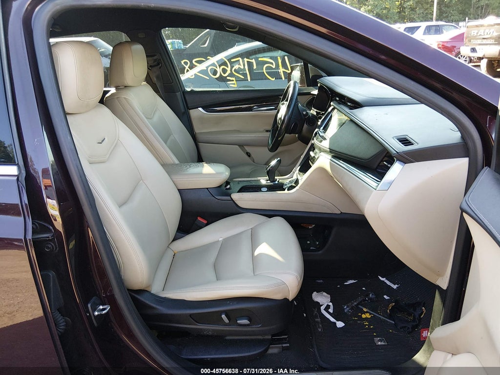 2017 Cadillac XT5 Standard photo 5