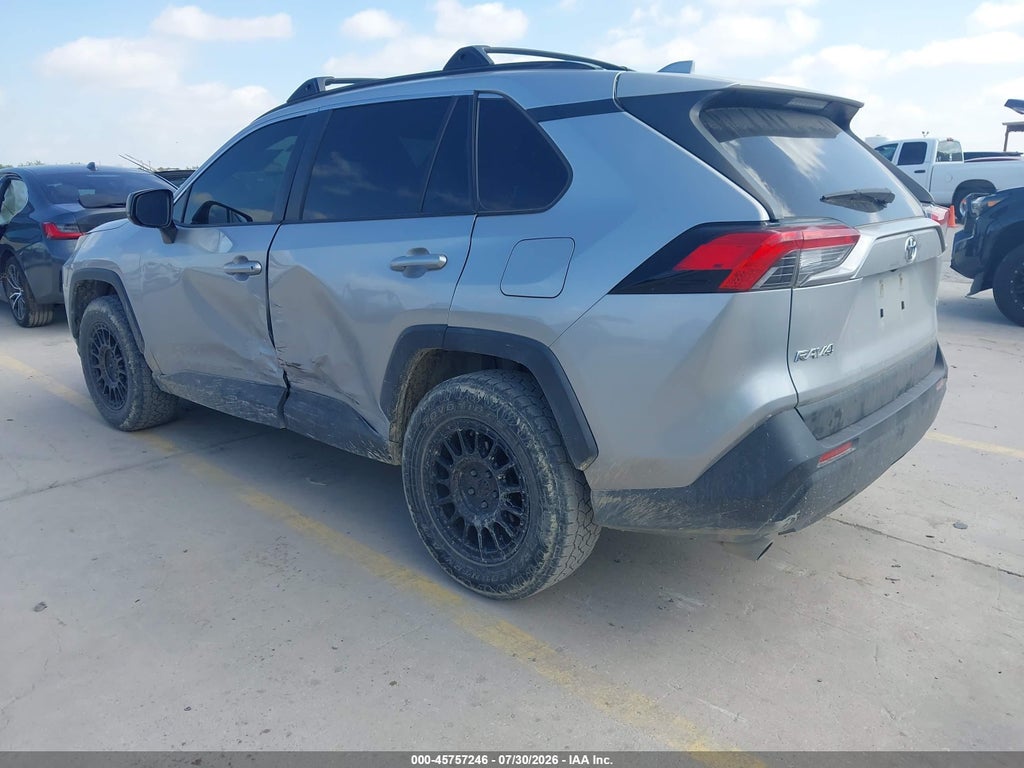 2019 Toyota RAV4 LE photo 3