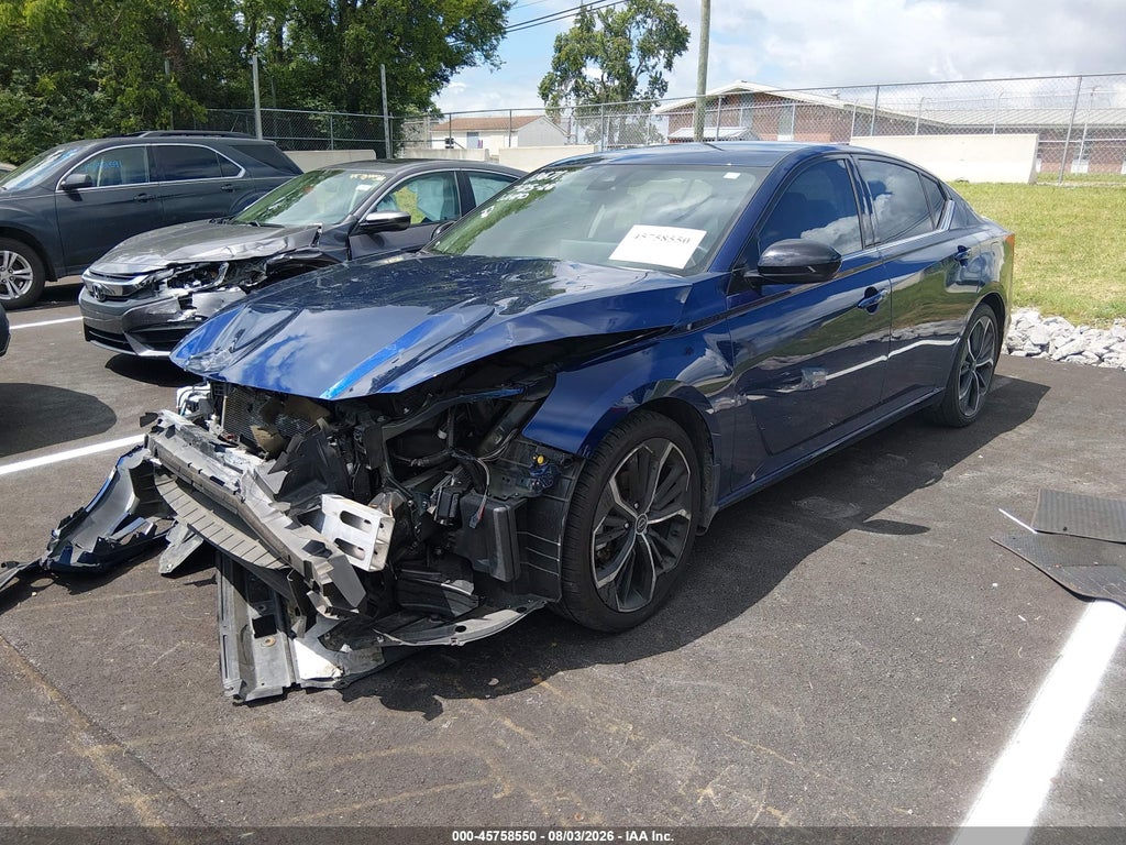 2024 Nissan Altima SR FWD photo 2