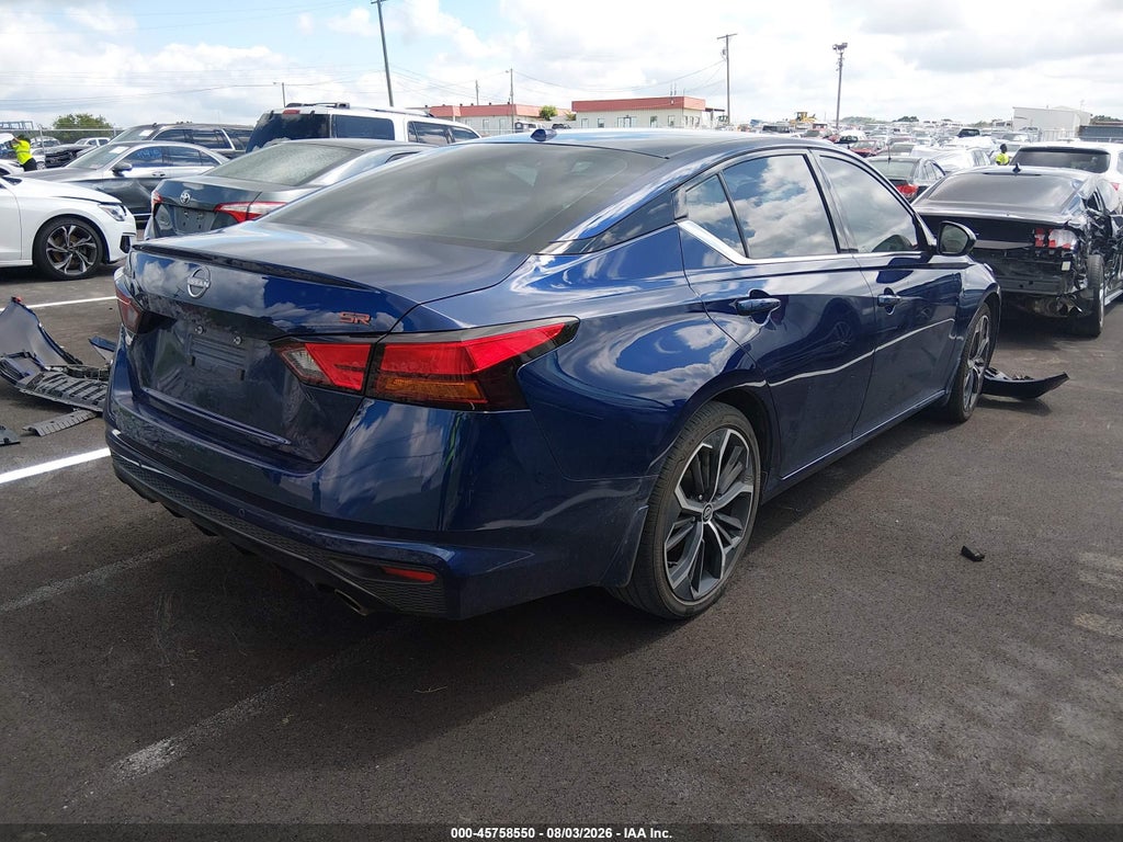 2024 Nissan Altima SR FWD photo 4