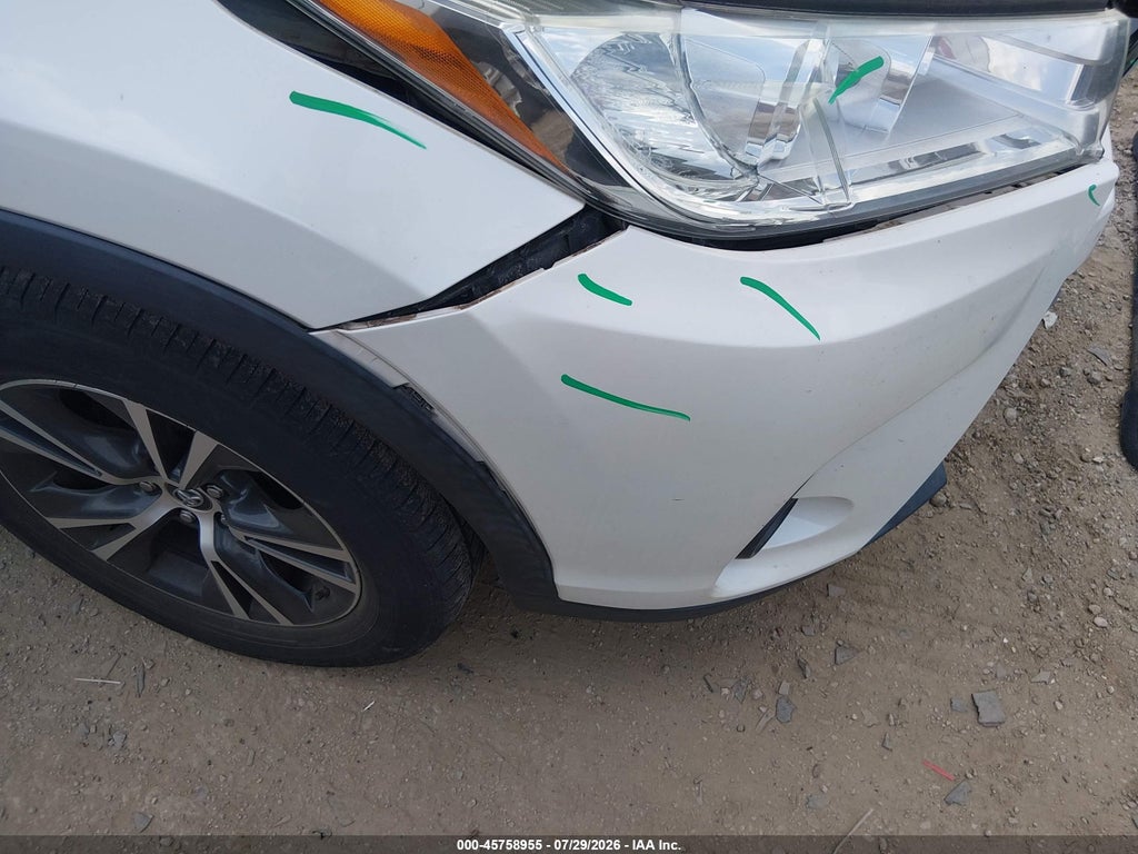 2018 Toyota Highlander LE photo 6
