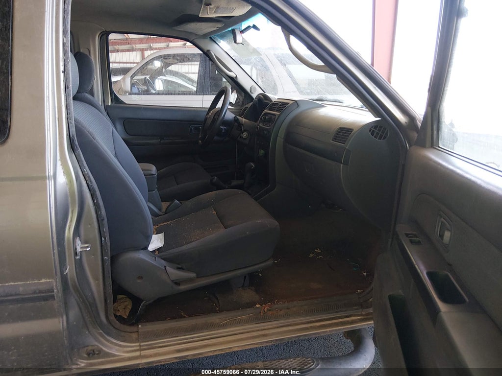 2002 Nissan Frontier XE-V6 photo 5