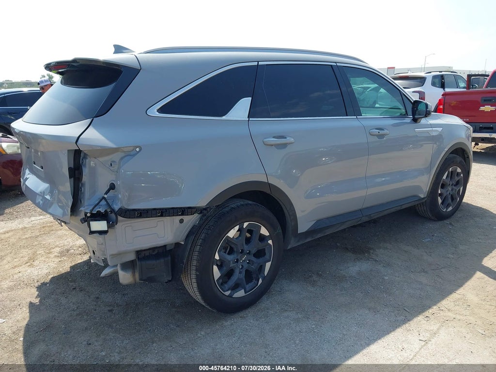 2025 Kia Sorento S photo 4