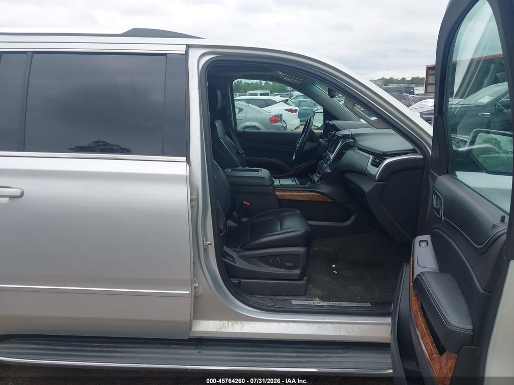 2015 Chevrolet Suburban LTZ photo 5
