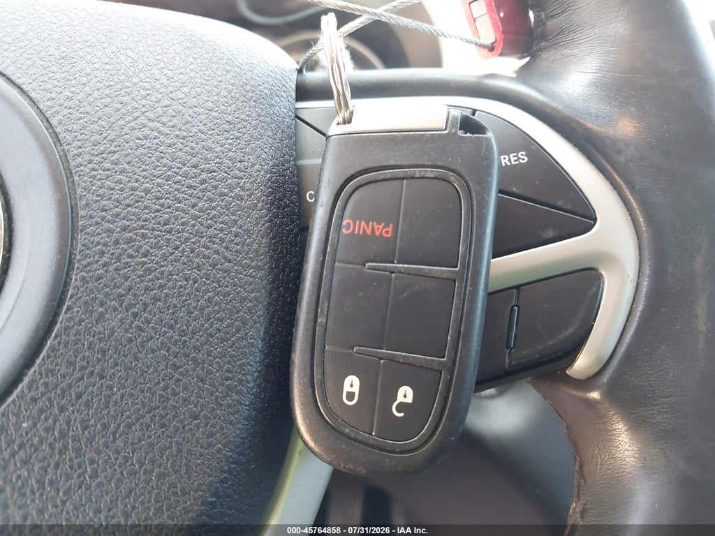 2018 Jeep Cherokee Latitude Plus FWD photo 11