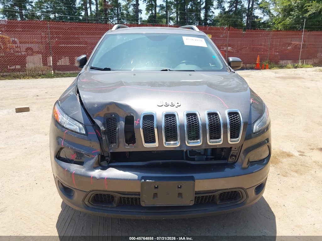 2018 Jeep Cherokee Latitude Plus FWD photo 6