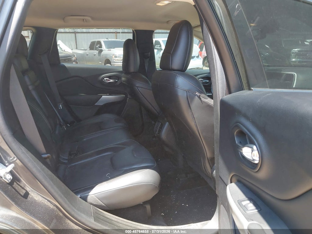 2018 Jeep Cherokee Latitude Plus FWD photo 8