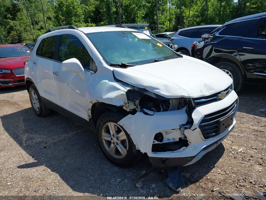 2020 Chevrolet Trax FWD LT photo 1