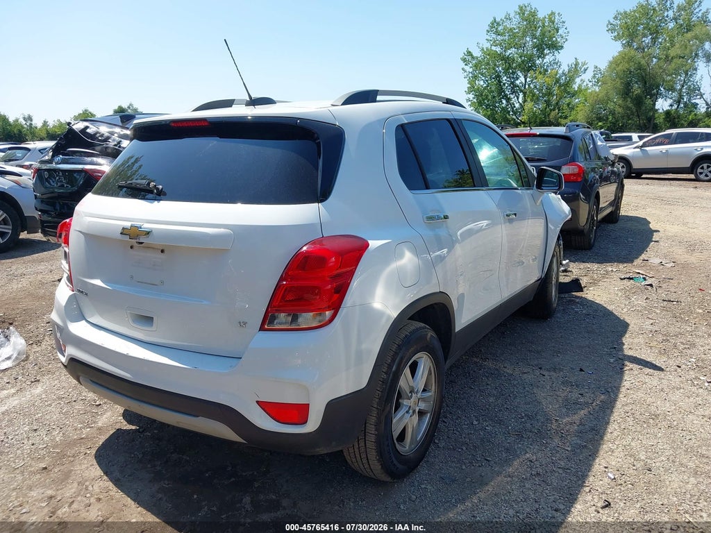 2020 Chevrolet Trax FWD LT photo 4