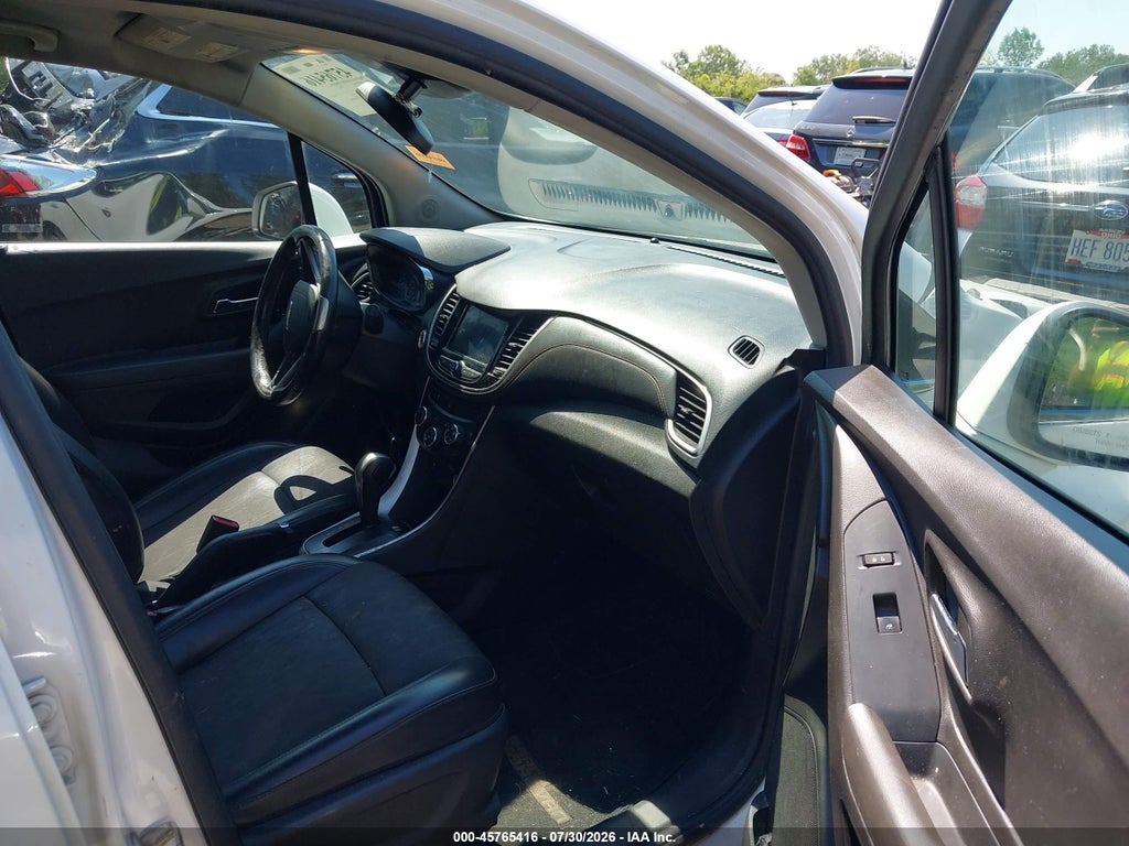 2020 Chevrolet Trax FWD LT photo 5