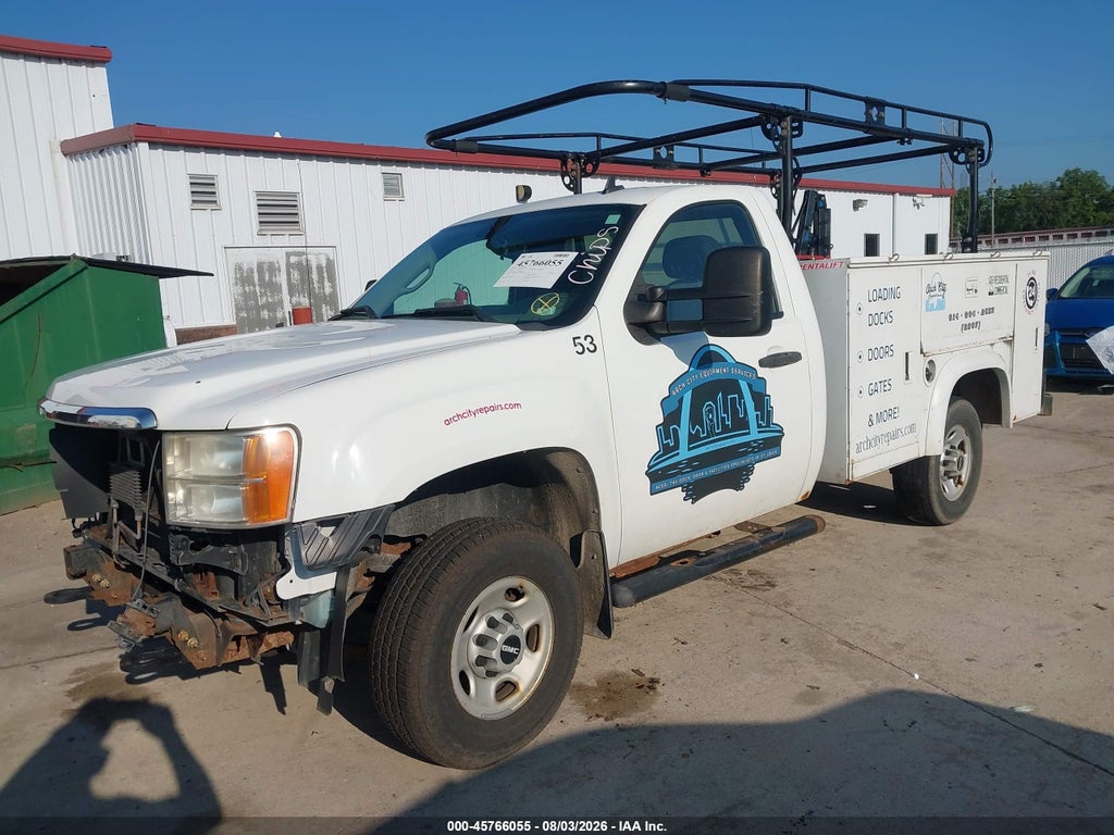 2009 GMC Sierra 2500HD Work Truck photo 2