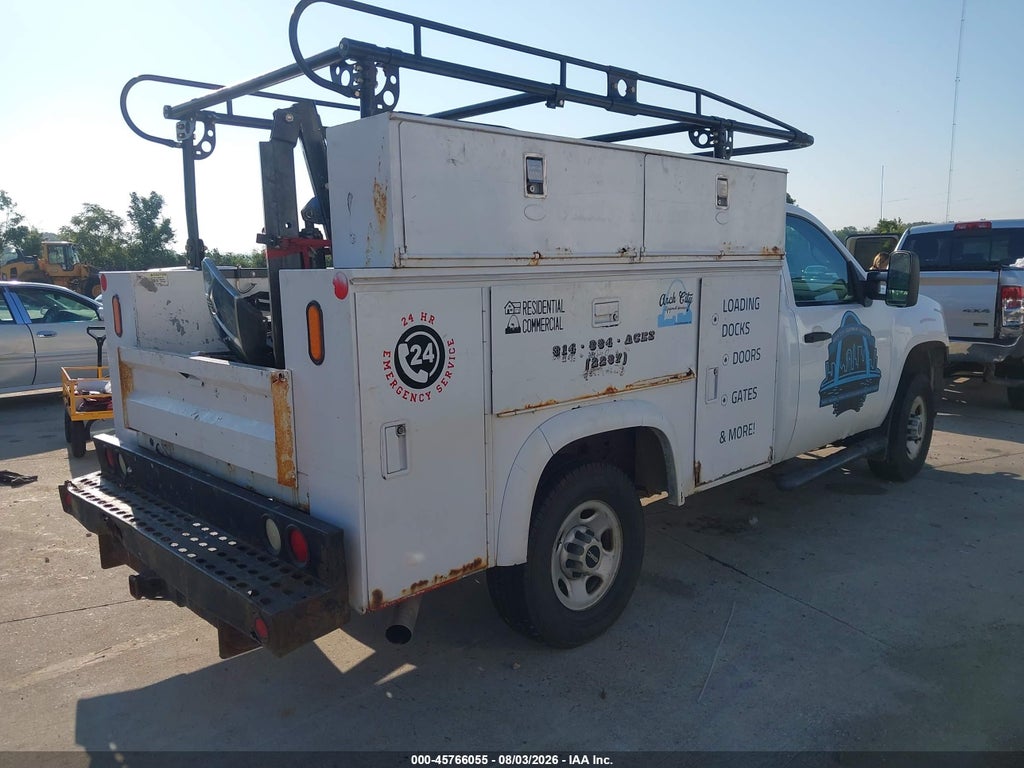 2009 GMC Sierra 2500HD Work Truck photo 4
