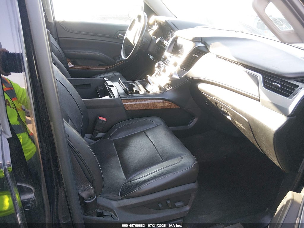 2017 Chevrolet Suburban Premier photo 5
