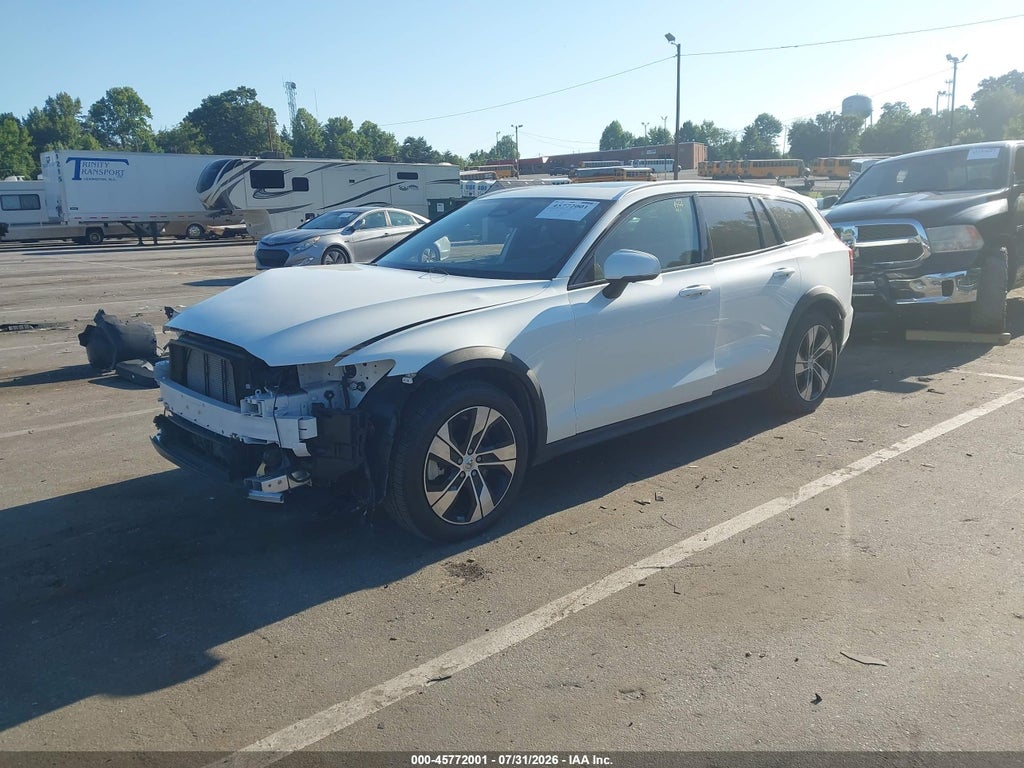 2025 Volvo V60 Cross Country Plus, B5 AWD GAS (mild Hybrid) photo 2