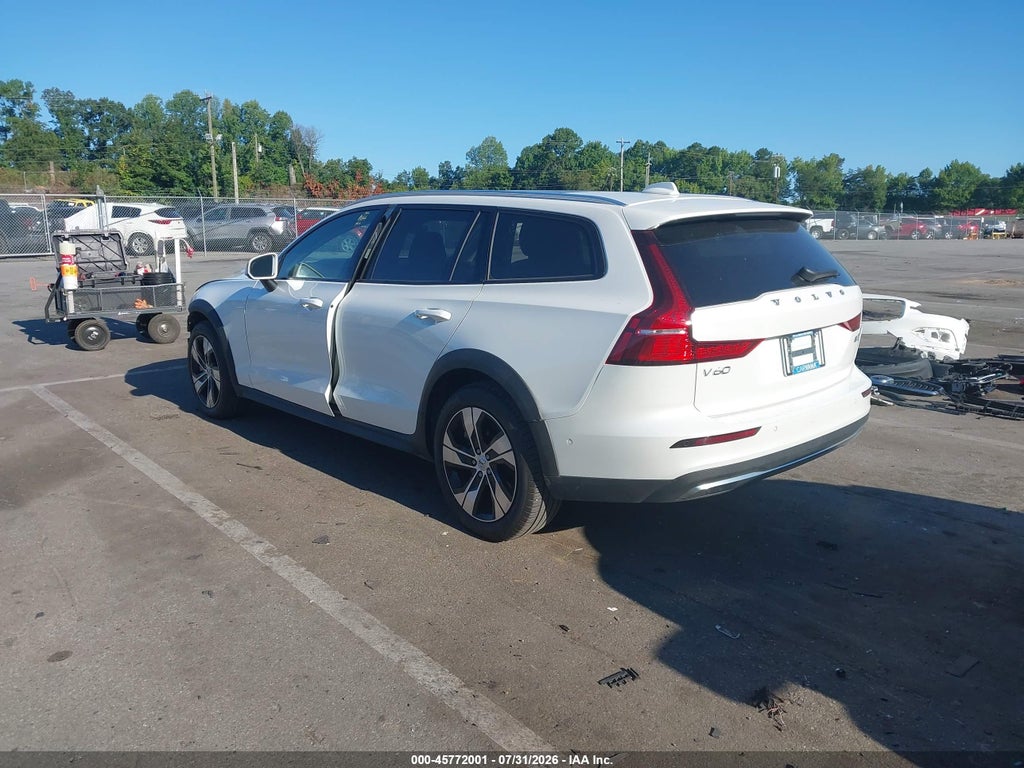 2025 Volvo V60 Cross Country Plus, B5 AWD GAS (mild Hybrid) photo 3