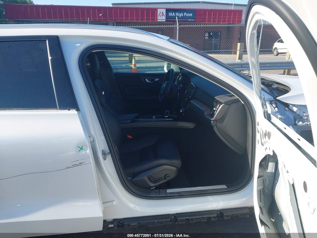 2025 Volvo V60 Cross Country Plus, B5 AWD GAS (mild Hybrid) photo 5