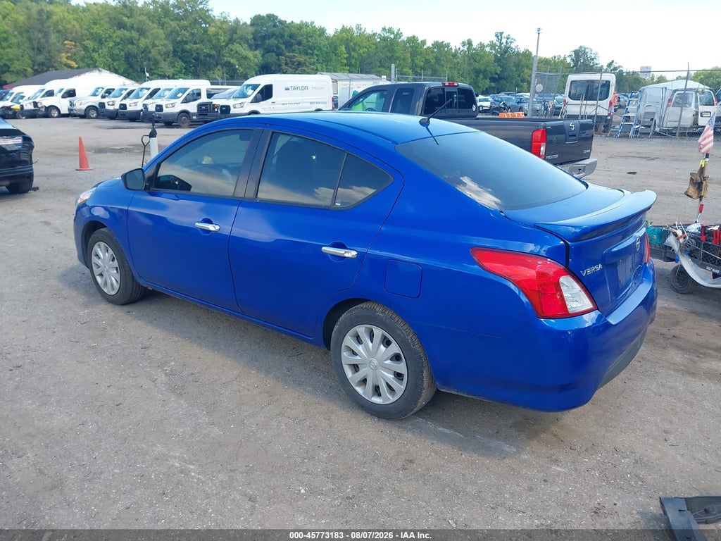 2017 Nissan Versa 1.6 SV photo 3