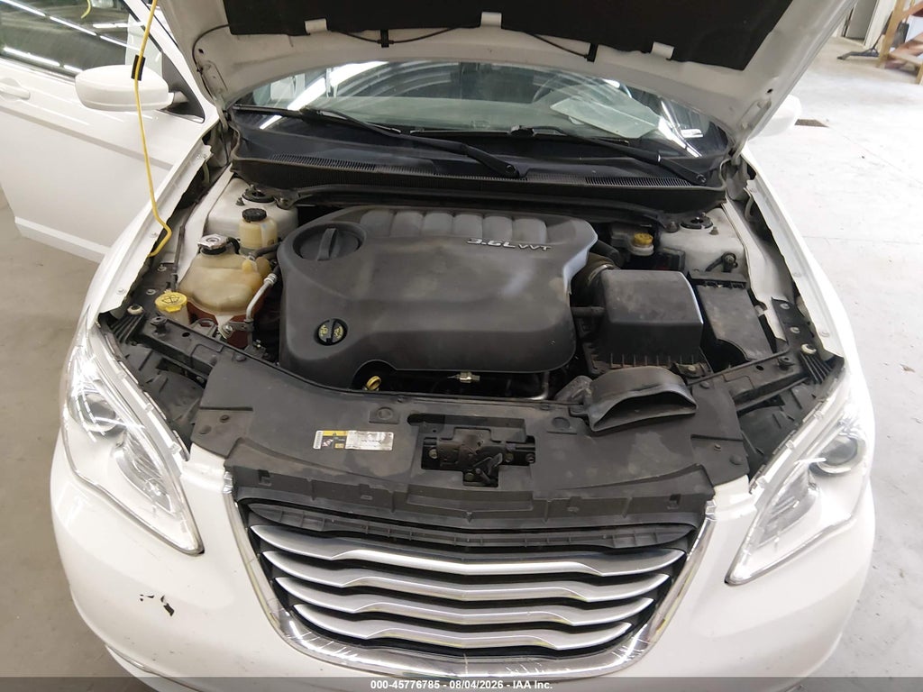 2014 Chrysler 200 LX photo 10